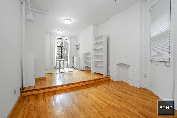 Rented by Bond New York | media 5