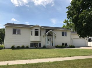 305 4th St N, Breckenridge, MN 56520
