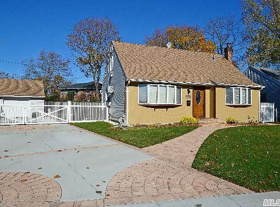 2nd image of 736 Van Buren Ave