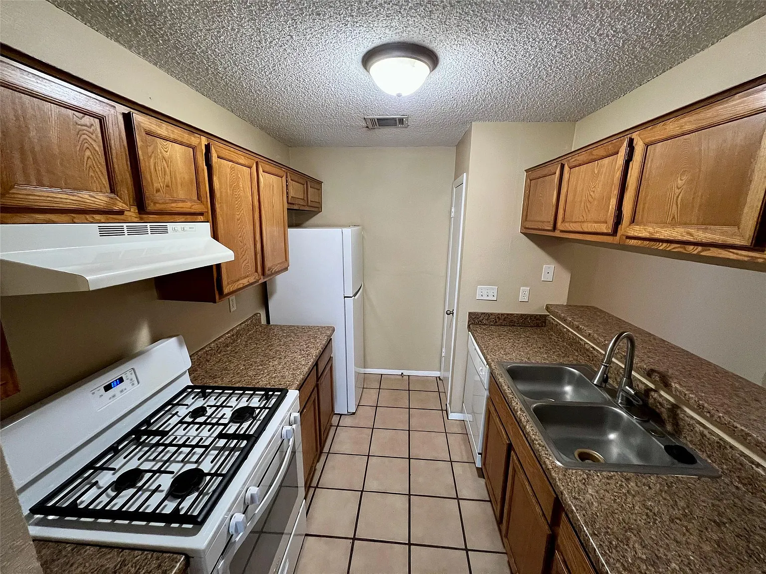 2 bed, 2.0 bath, 889 sqft, $1,395 — Photo 4