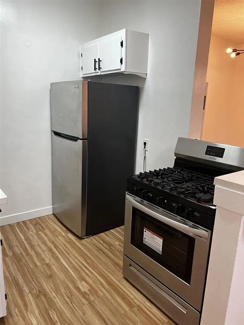 937 S Roberts St — Photo 2