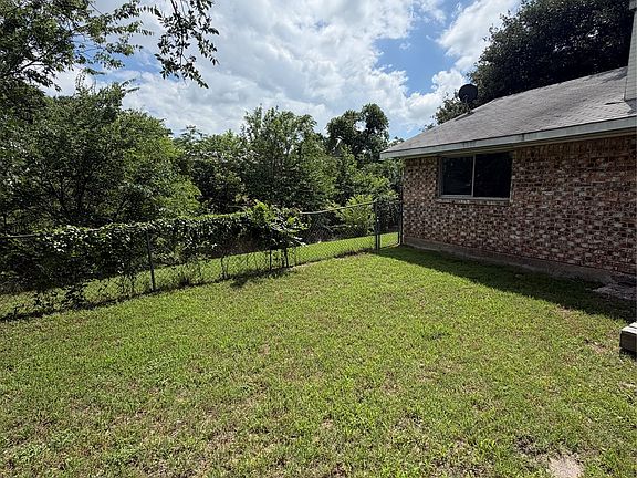 3rd image of 354 Brookview Dr