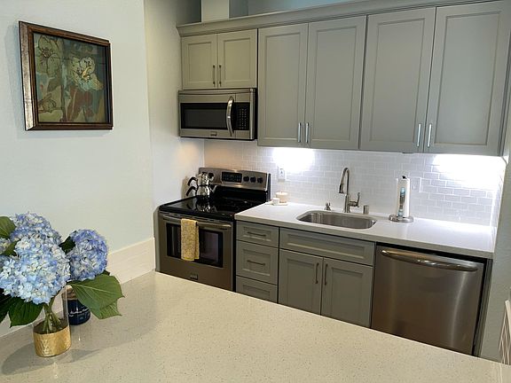 Modern kitchen with quartz countertop.