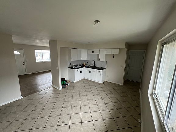 3rd image of 3804 Woodside Ave