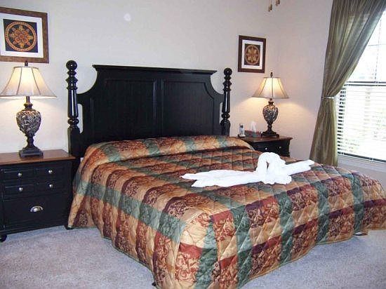 BP3C115CP-king-master-bedroom