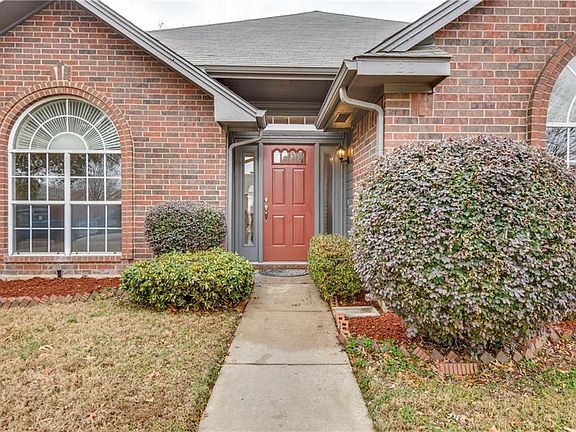 3rd image of 722 Blue Oak Dr