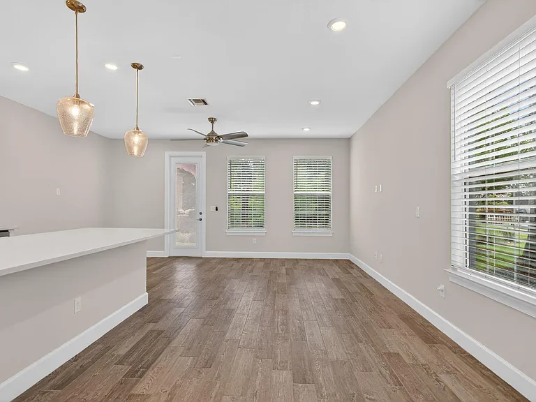 1887 SE Ocean Cove Way — Photo 6