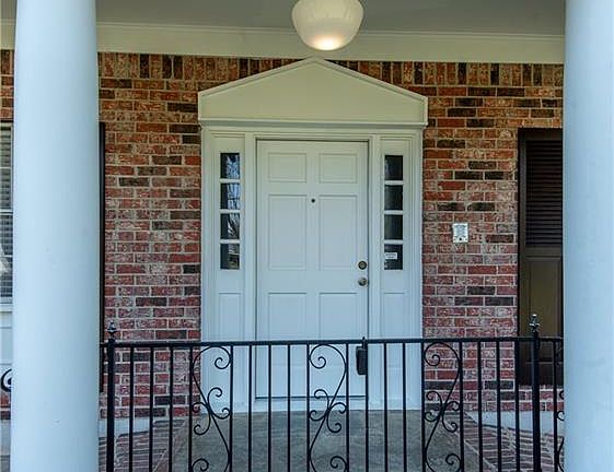 2nd image of 2733 Millard St