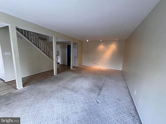 5th image of 215 E Chelsea Cir