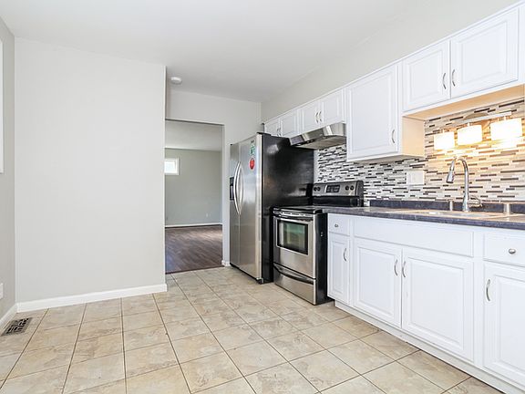5th image of 800 Kenmar Dr