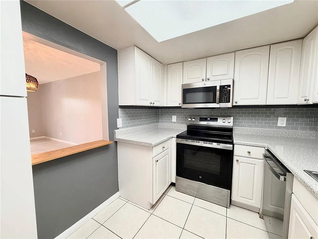 2 bed, 2.0 bath, 1100 sqft, $3,000 — Photo 4