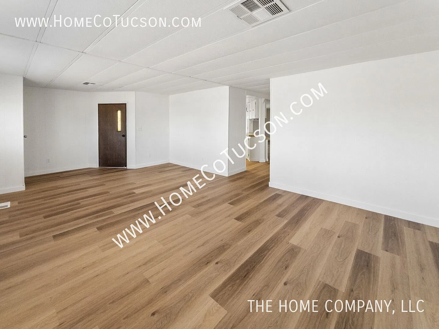 2641 W Curtis Road Spacious 3 Bedroom Home with 2-Car Garage, Fenced Yard & Covered Patios — Photo 4