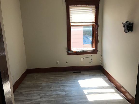 4th image of 428 E Chestnut St APT 2