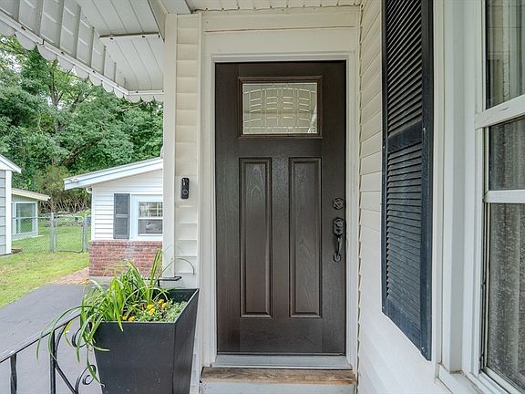 5th image of 40 Oneida Ave