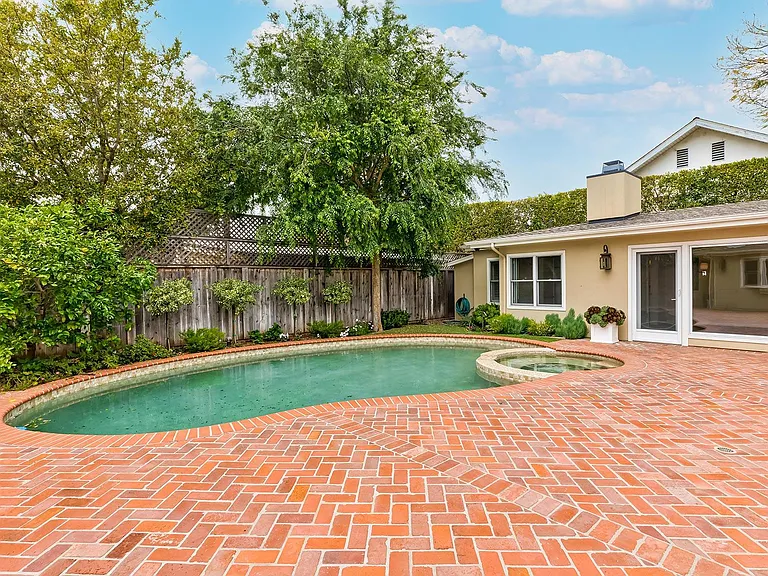4211 Toluca Lake Ave — Photo 32