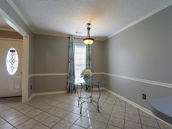 3rd image of 2284 Lakehill Ct