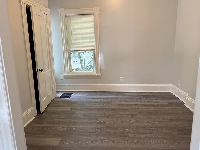 50 Franklin St #1 — Photo 17