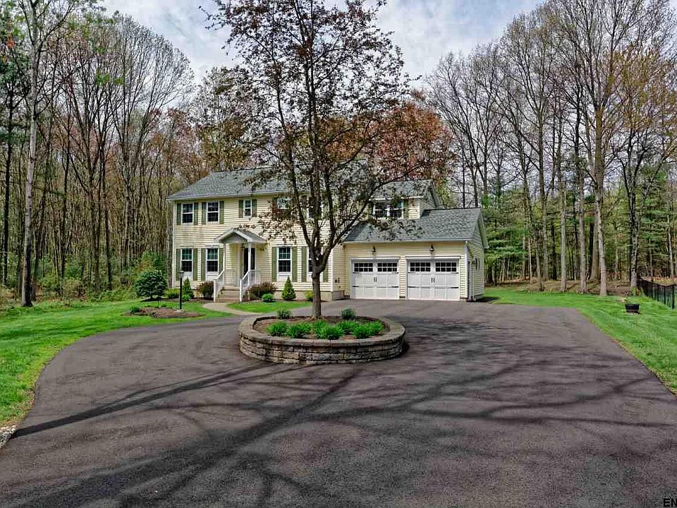1st image of 6 Maurice Ln