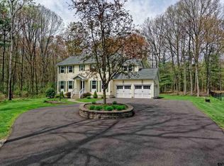6 Maurice Ln, Clifton Park, NY 12065
