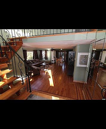 3rd image of 11 Oneida Ave