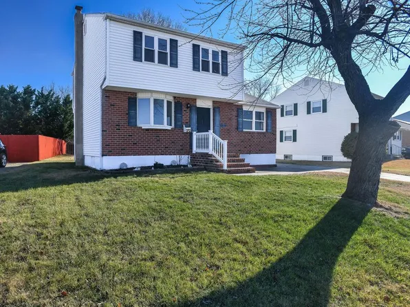 102 E Lunenburg Dr, New Castle, DE 19720