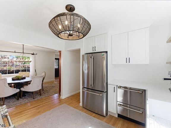 3rd image of 1115 Tuxedo Sq