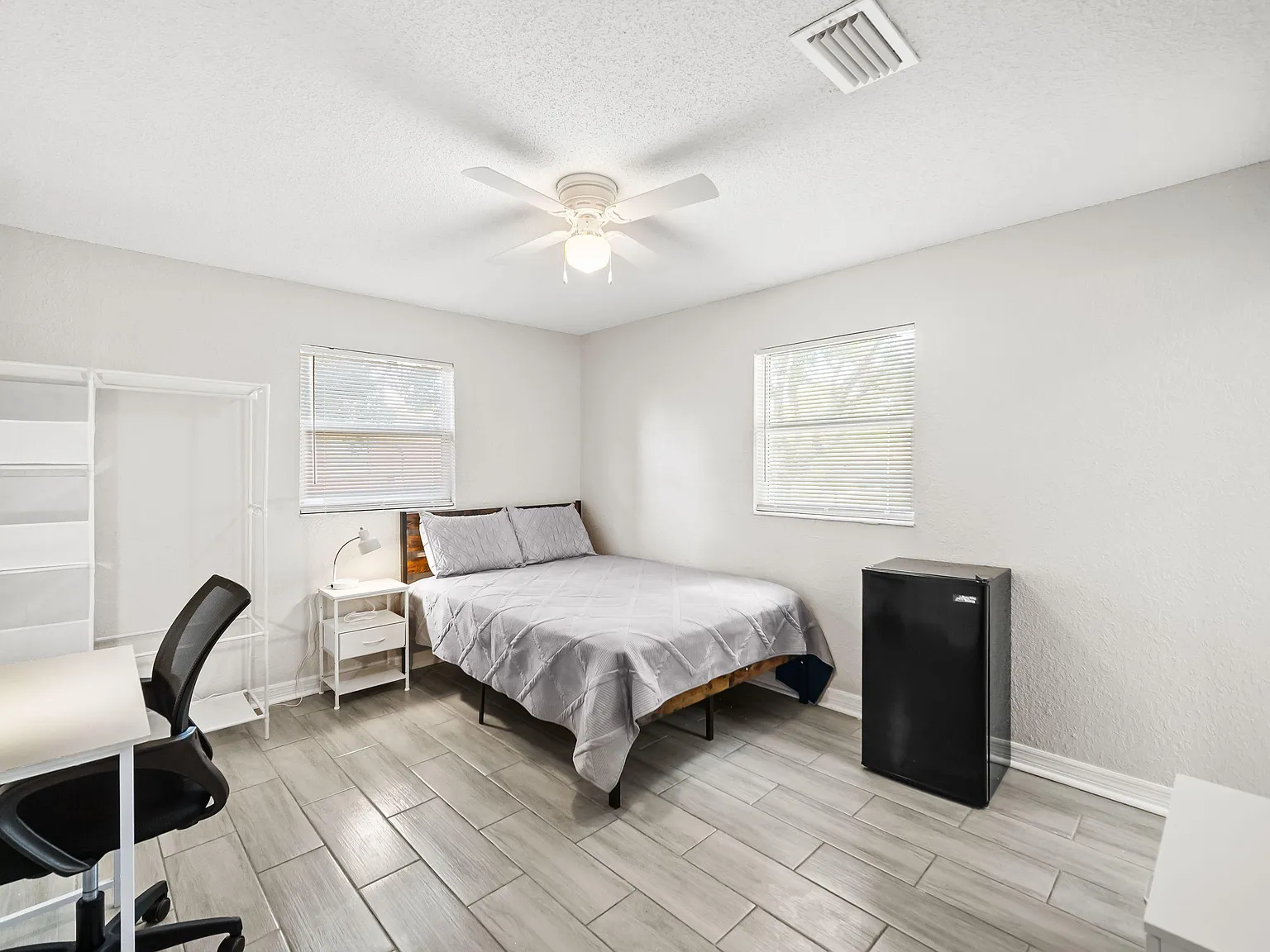 4 bed, 5.0 bath, 2100 sqft, $1,213 — Photo 1