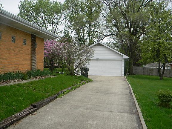 4th image of 23W622 Ardmore Ave