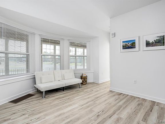 5th image of 799 E Grand Blvd #4