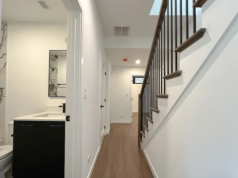 3710 N Kenmore Ave #1 — Photo 10
