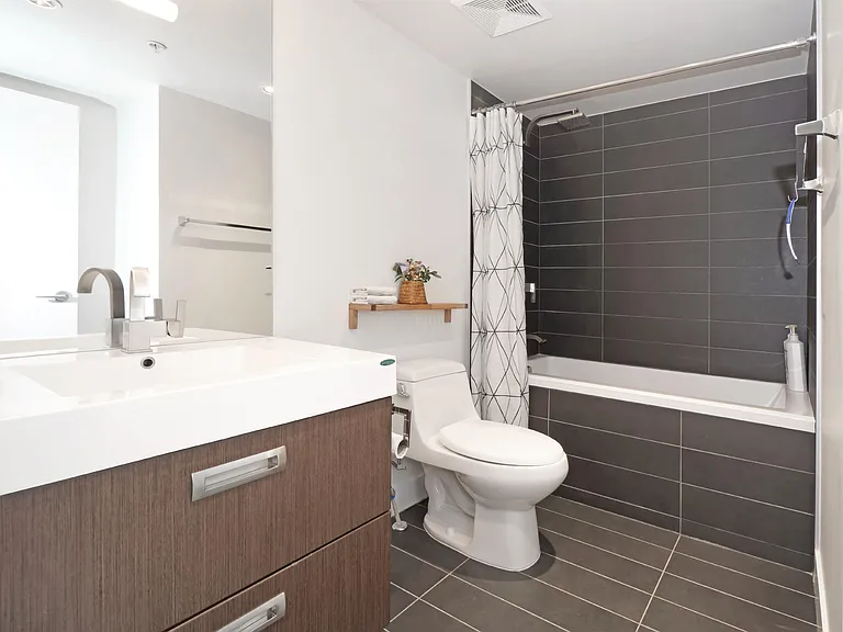 1045 Richards St — Photo 23