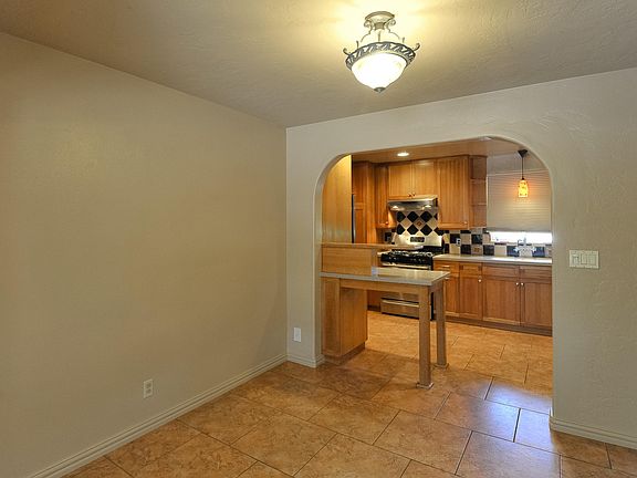 5th image of 2528 N Stewart Ave