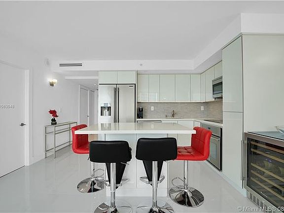 3rd image of 400 S Pointe Dr APT 1406