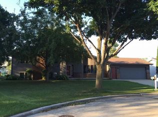 25 Regal Ter, Appleton, WI 54915