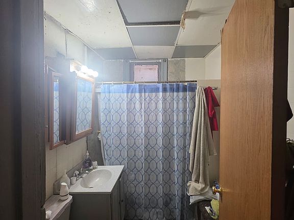 3rd image of 912 N Trumbull Ave