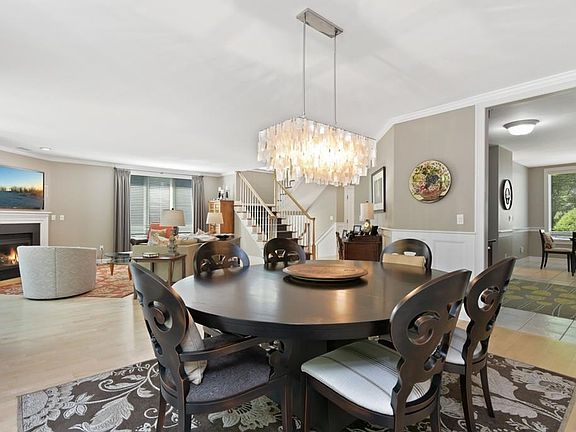 5th image of 8 Highwood Ln