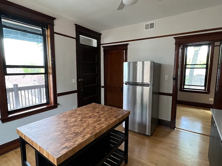 2719 W 16th St #3 — Photo 9