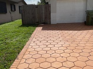 1821 NW 90th Ave, Pembroke Pines, FL 33024