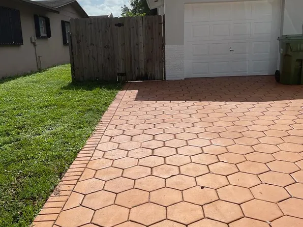1821 NW 90th Ave, Pembroke Pines, FL 33024