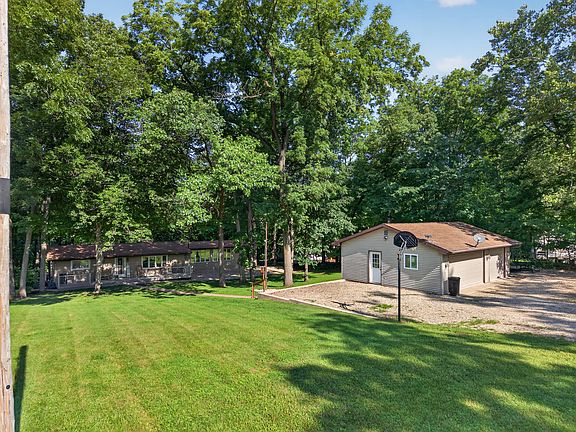4th image of 1669 Lakeside Ct