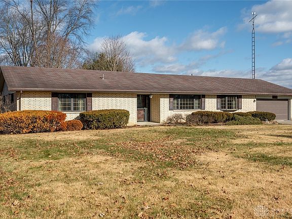3rd image of 1043 Grove Hill Dr