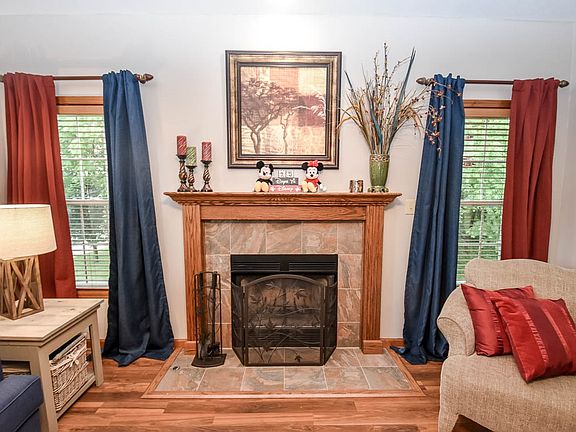 4th image of 883 E Clover Dr
