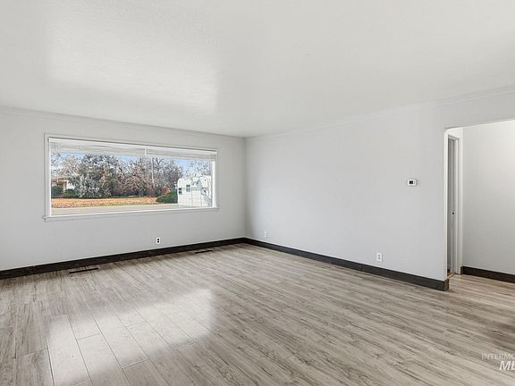 4th image of 510 W 1st St