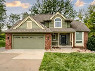 127 Applewood Ct, Council Bluffs, IA 51503