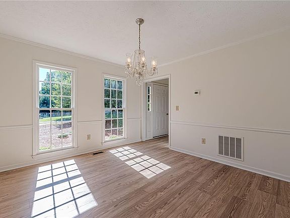 5th image of 2424 Tammeron Dr SW