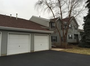 557 E Shagbark Ln, Streamwood, IL 60107