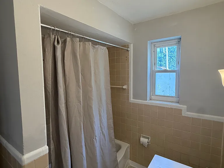 6958 Chippewa St #2E — Photo 7