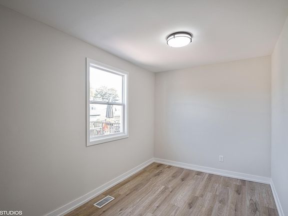 4th image of 5031 N Meade Ave