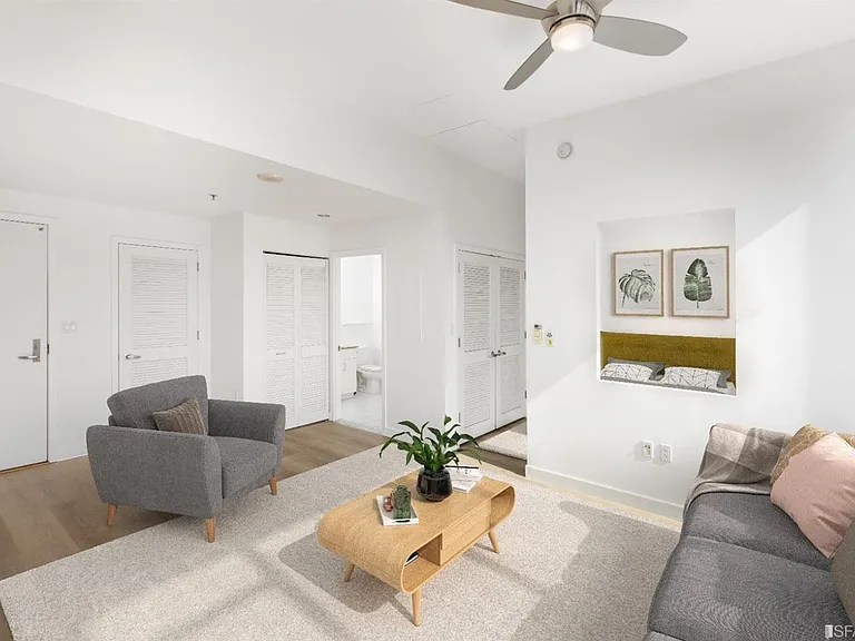 250 King St #368 — Photo 9