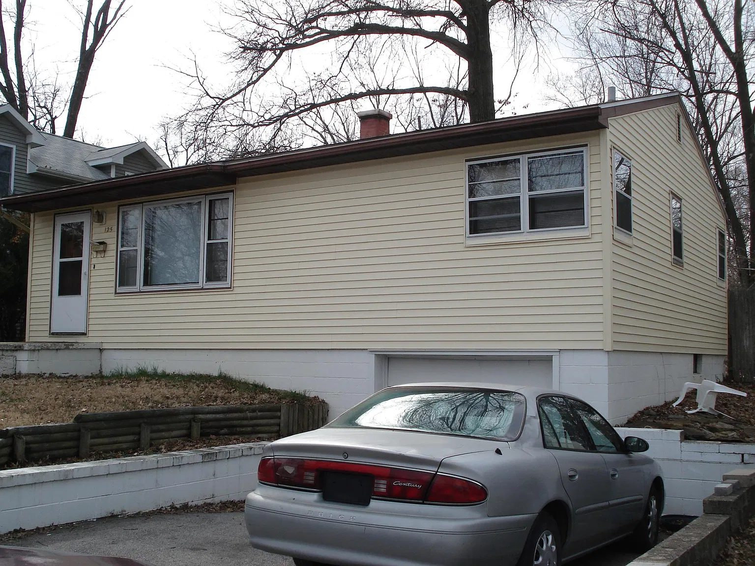 3 bed, 884 sqft, $1,700 — Photo 1